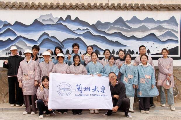 兰州大学学子绘就青城古镇文化新景 助力文旅融合新发展